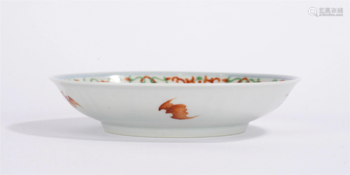 A CHINESE DOU-CAI GLAZED PORCELAIN PLATE