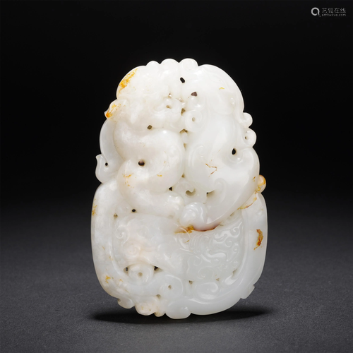 A CHINESE CARVED WHITE JADE CHI-DRAGON PENDANT