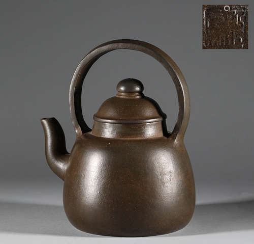 Purple sand lifting beam pot in Qing Dynasty