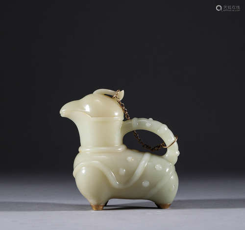 In the Song Dynasty, Hotan Yu held a pot