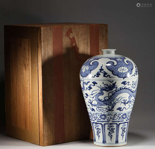 Ming Dynasty, blue and white plum vase with dragon pattern