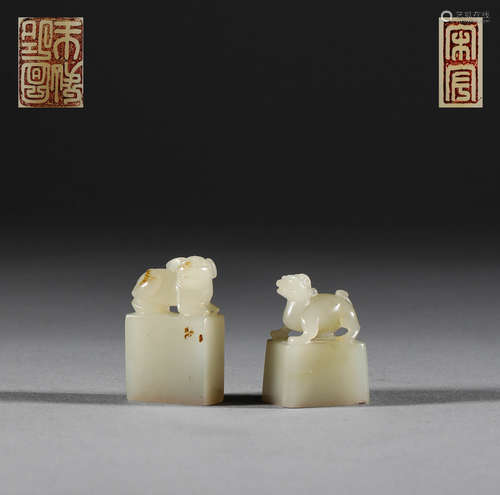 In the Qing Dynasty, Hotan jade animal button seal