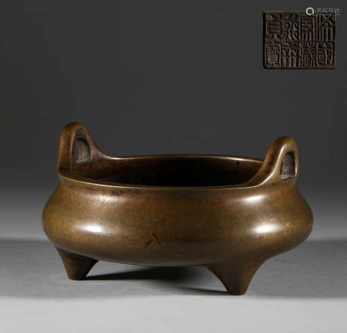 In the Qing Dynasty, the bronze three legged two ear censer