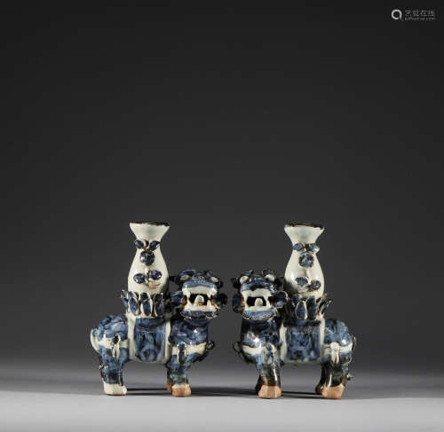 In the Yuan Dynasty, blue and white lion lanterns