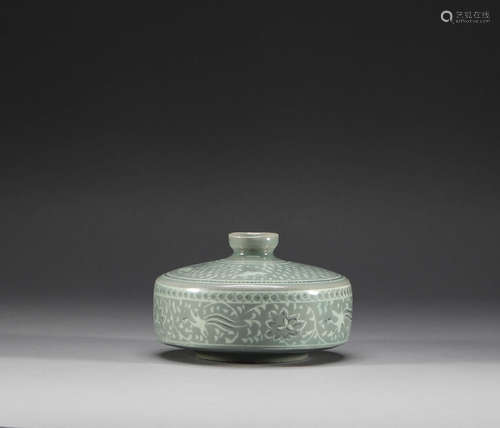 Korean porcelain water bottle in Song Dynasty