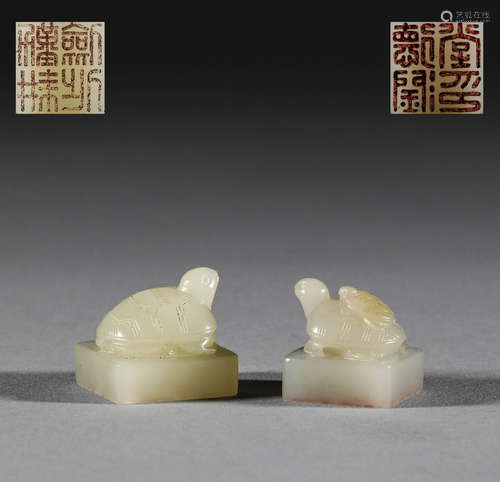 In the Qing Dynasty, Hotan Jade Turtle button seal