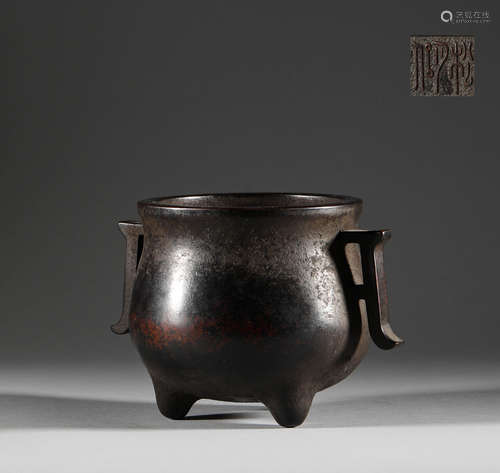 In the Qing Dynasty, the bronze three legged two ear censer