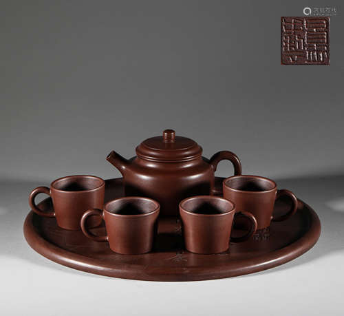 In the Qing Dynasty, there was a set of purple clay pots