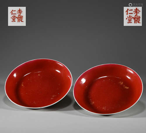 In the Qing Dynasty, a pair of monochrome seasonal red plate...