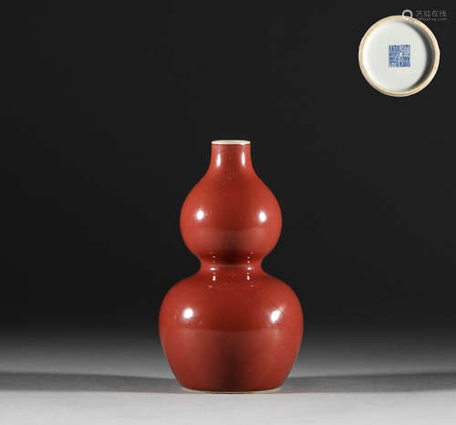 Qing Dynasty, monochrome glazed gourd bottle