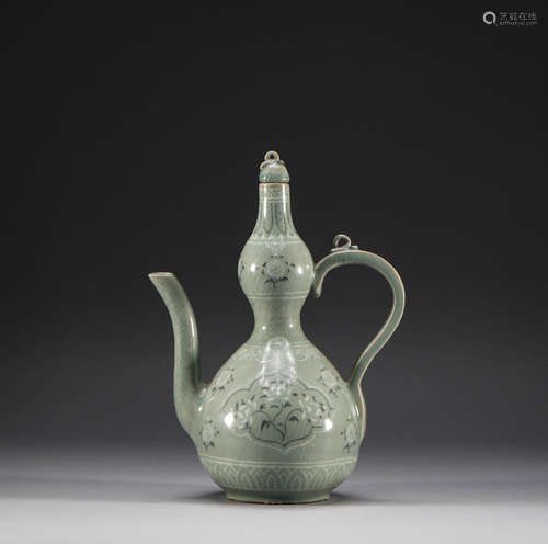 In the Song Dynasty, Korean porcelain held a pot