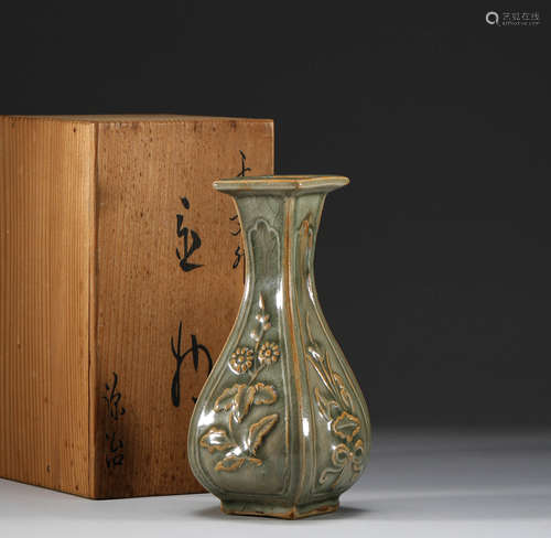 Song Dynasty, Longquan kiln, flower bottle