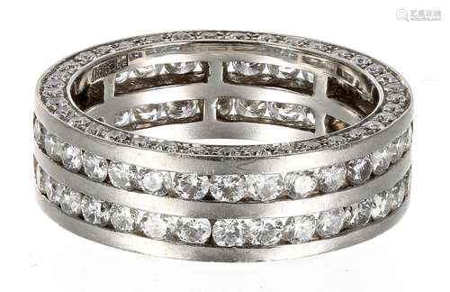 Good platinum diamond set band ring, round brilliant-cut, es...