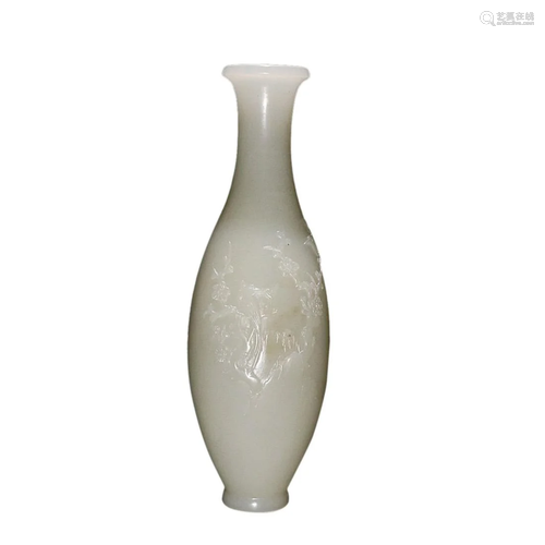 HETIAN JADE 'FLORAL' VASE