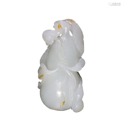 HETIAN JADE DOUBLE-GOURD SHAPED ORNAMENT