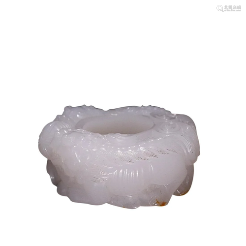 HETIAN JADE 'TWO LIONS' THUMB RING