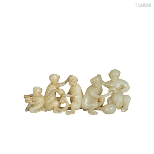 HETIAN JADE 'MONKEY AND PEACH' BRUSH HOLDER