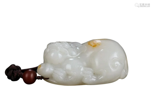 HETIAN JADE 'PIXIU' HAND PIECE