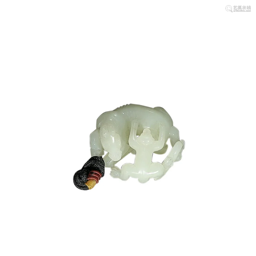 HETIAN JADE 'HORSE AND MONKEY' PENDANT