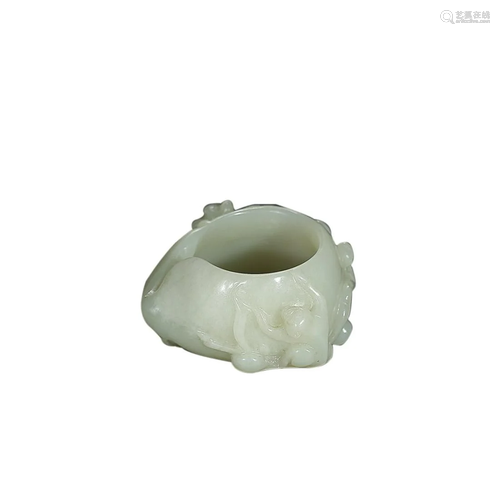 HETIAN JADE 'MONKEY AND PEACH' WATER BOWL