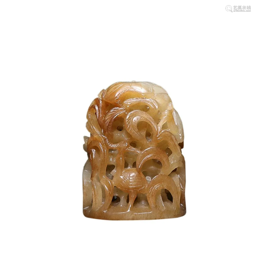 HETIAN JADE 'LOTUS' ORNAMENT