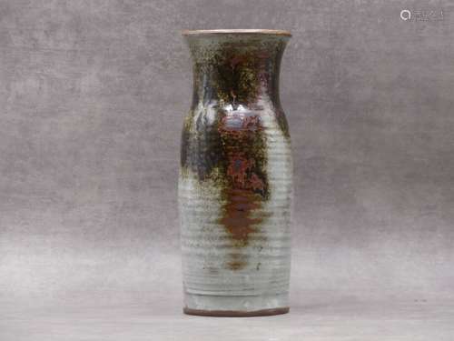 Vase en terre cuite attribué à Accolay. Hauteur : 33 cm