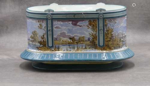 MONTEREAU. Jardinière en faïence polychrome. Dimensions : 26...