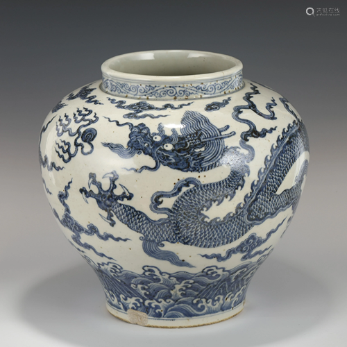 XUANDE BLUE & WHITE DRAGON JAR