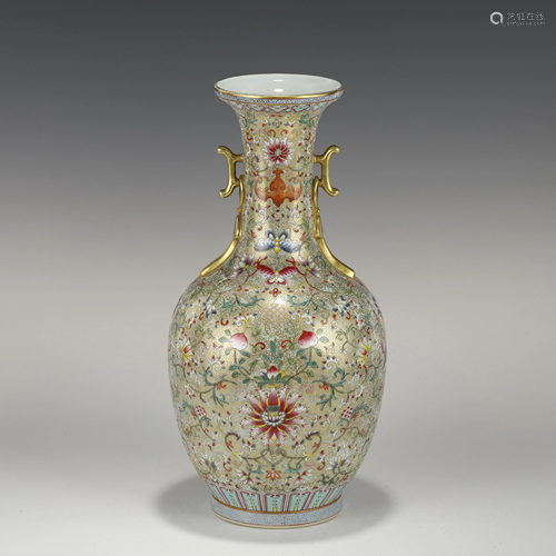 QIANLONG FAMILLE ROSE HUNDRED FLORI PORCELAIN VASE