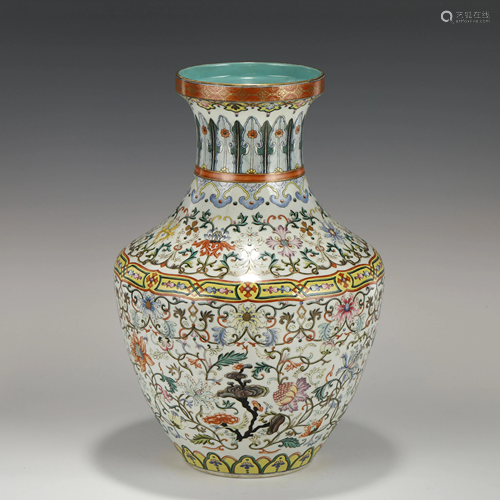 QIANLONG FAMILLE ROSE FLORAL PORCELAIN VASE