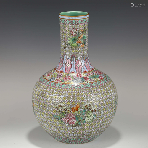 QIANLONG FAMILLE ROSE FLORI PORCELAIN VASE