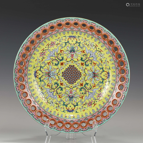 QIANLONG FAMILLE ROSE FLORI PORCELAIN PLATE