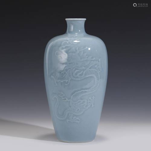 SKY-BLUE GLAZED SGRAFITTO DRAGON VASE