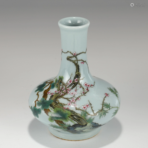 QIANLONG FAMILLE ROSE FLORAL PORCELAIN VASE