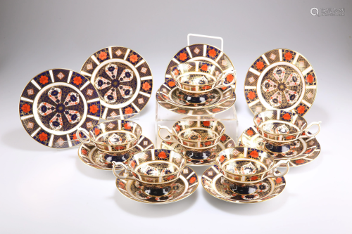 A SET OF ROYAL CROWN DERBY IMARI TEACUPS, SAUCERS AND