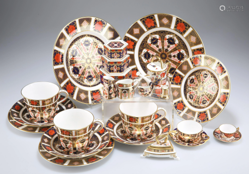 A COLLECTION OF ROYAL CROWN DERBY IMARI, including a