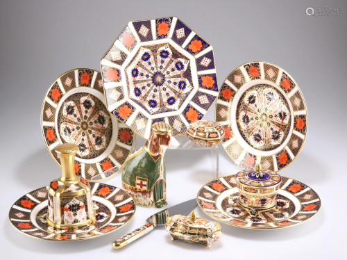 A COLLECTION OF ROYAL CROWN DERBY IMARI, including