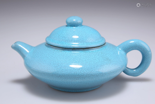 A CHINESE YIXING TURQUOISE CRACKLE GLAZED TEAP…