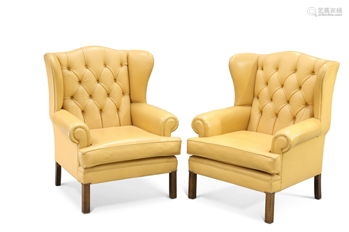 A PAIR OF GEORGIAN STYLE MUSTARD LEATHER UPHOLSTERED