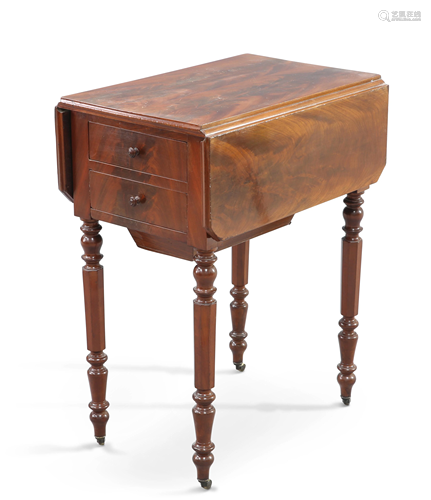 AN EARLY 19TH CENTURY MAHOGANY DROPLEAF OCCASIONAL