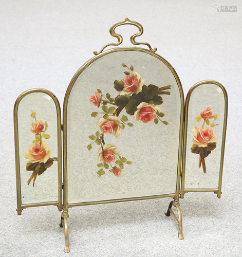 AN EARLY 20TH CENTURY BRASS AND MIRRORED FIRESCREEN,