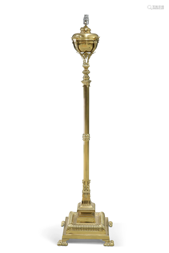 AN EARLY 20TH CENTURY BRASS TELESCOPIC STANDARD LAMP,