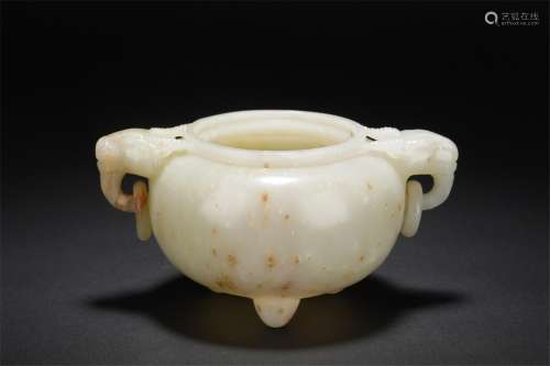 A CHINESE CARVED JADE TRIPOD JADE CENSER WITH DOUBLE