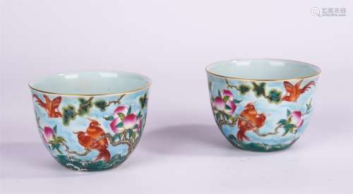 PAIR OF FAMILLE ROSE PORCELAIN CUPS