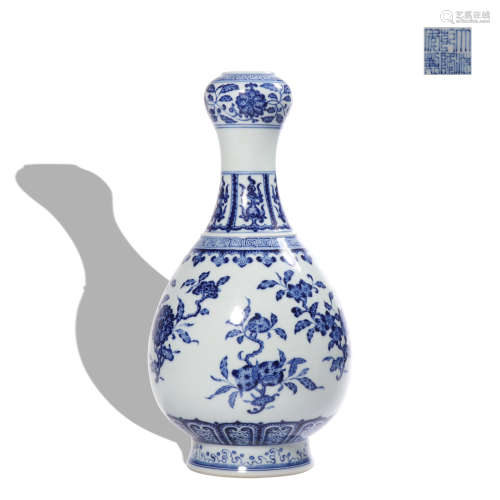 A blue and white 'peach' garlic-head vase