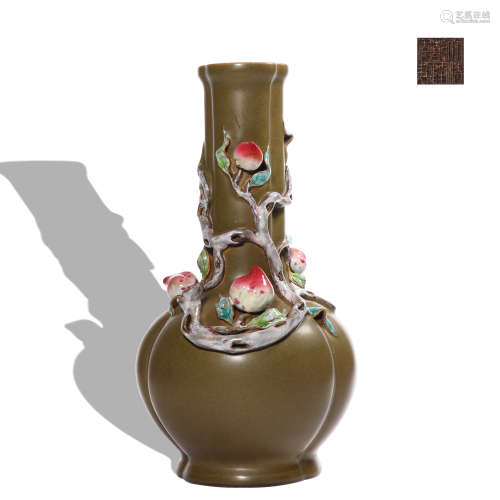 A teadust-glazed vase