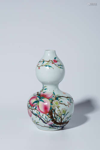 Qing Yongzheng pink peach pattern gourd bottle