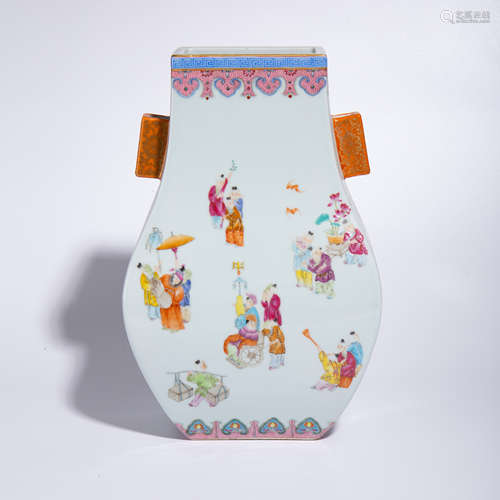 Bottle with pastel baby play pattern in Qianlong of Qing Dyn...