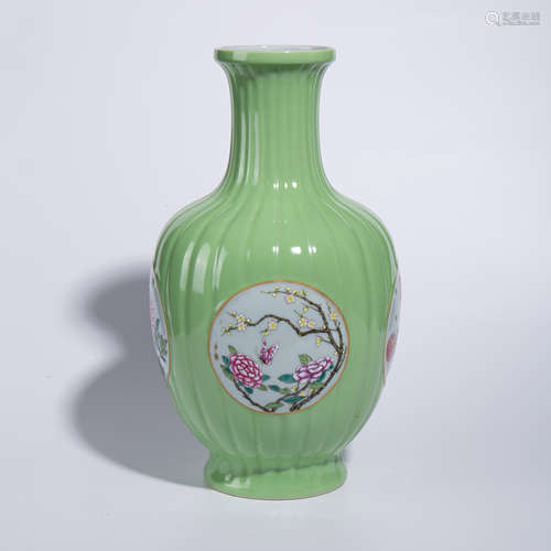 Qing Dynasty Yongzheng pastel bottle