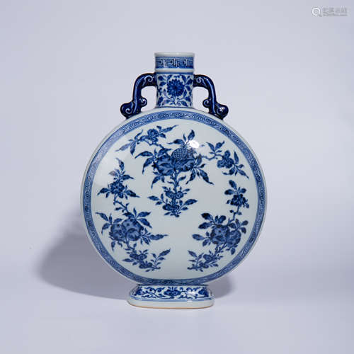 Qing Qianlong blue and white flat bottle